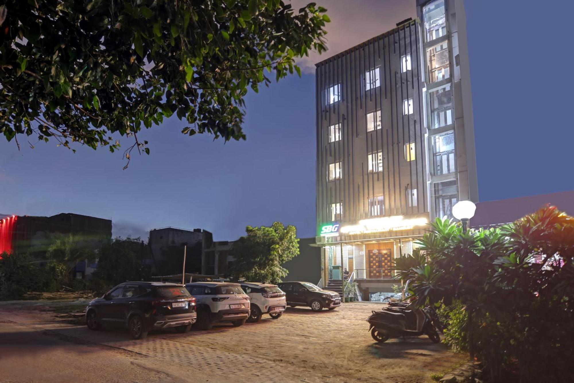 Status By Hotel The Emporio Ghaziabad Luaran gambar