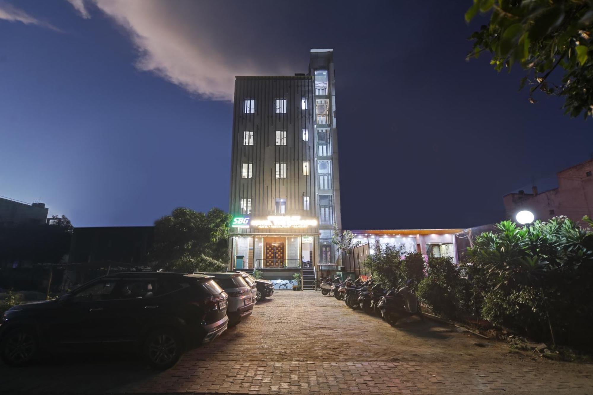 Status By Hotel The Emporio Ghaziabad Luaran gambar