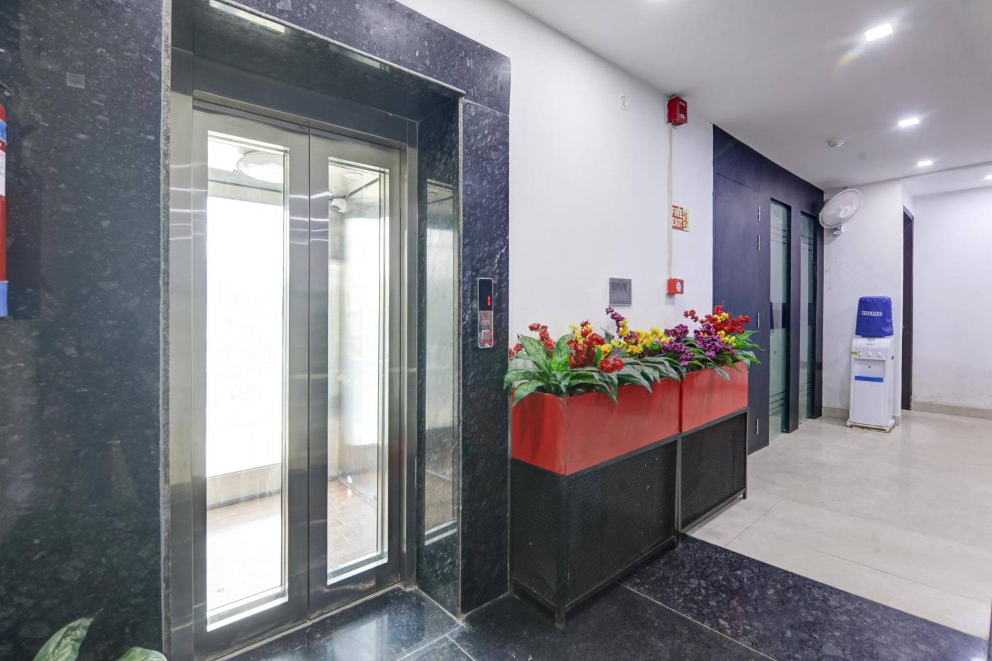 Status By Hotel The Emporio Ghaziabad Luaran gambar