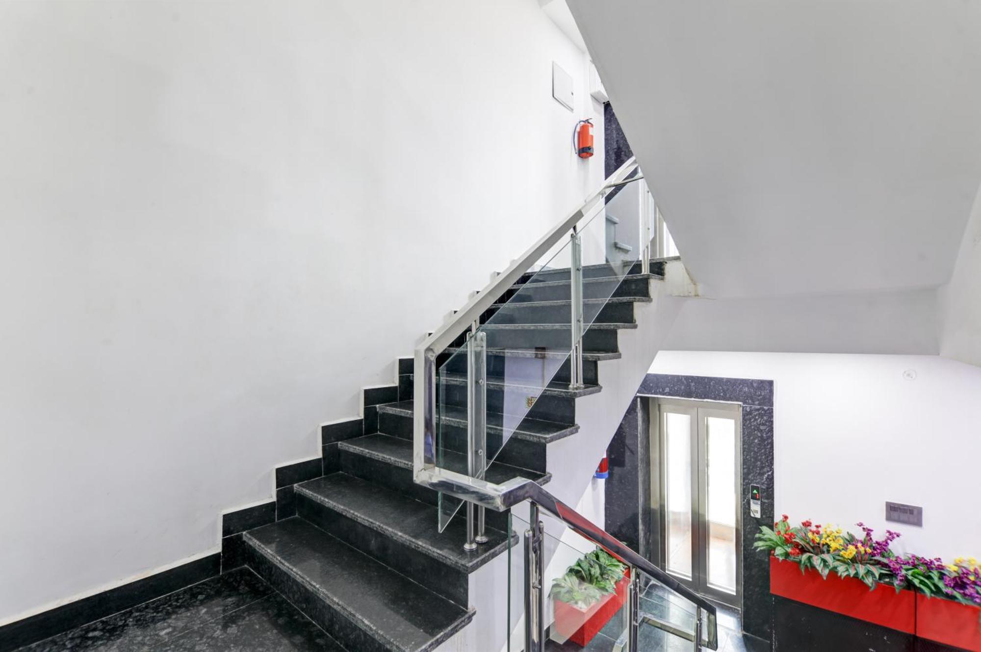 Status By Hotel The Emporio Ghaziabad Luaran gambar