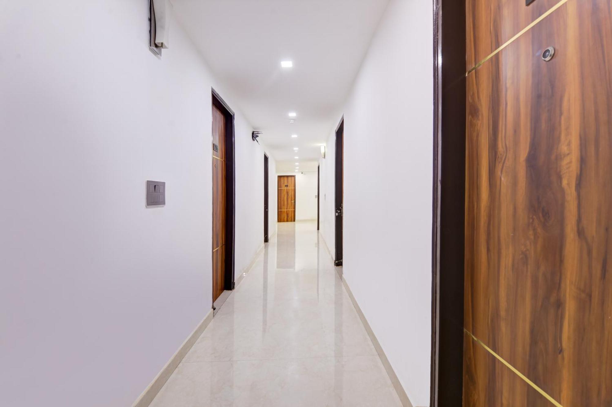 Status By Hotel The Emporio Ghaziabad Luaran gambar